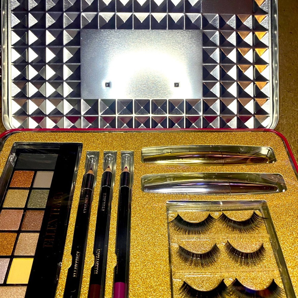 2 for $20.00 Sale 🏷Ellen Tracy Makeup gift set